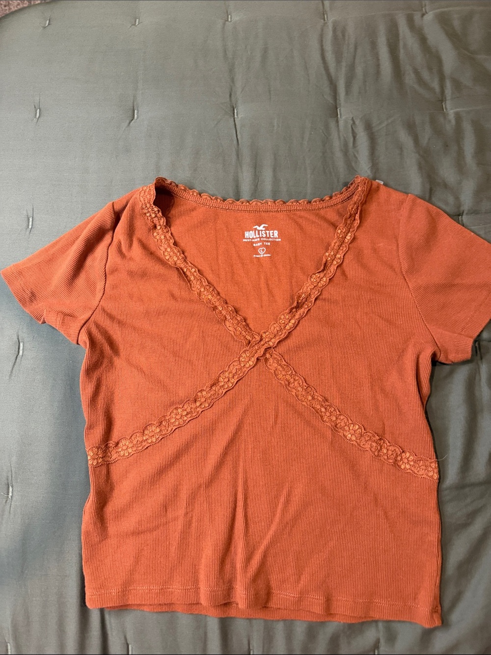Hollister Women's Rust Ribbed Lace-Trim Short Sleeve Tee